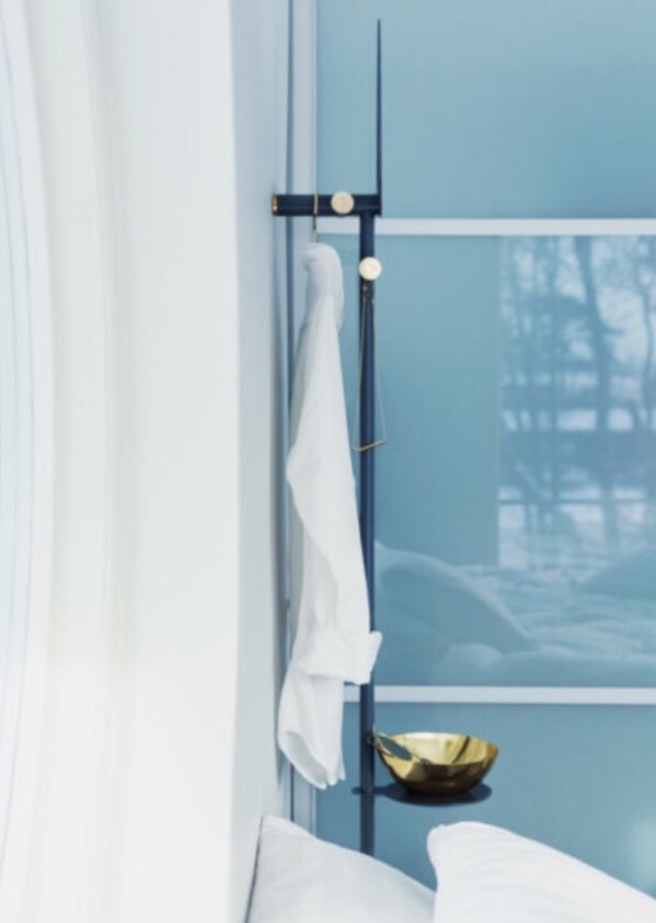 Monokel clothes hanger, from Klong